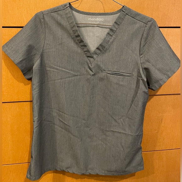 (2) Mandala- gray one pocket scrub top in XS - Picture 1 of 3
